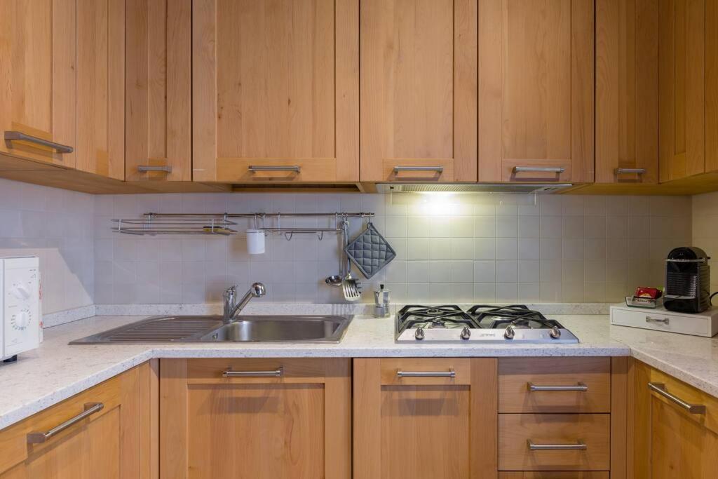 ***Penthouse 4 Min To Arena Inside Fortress Wall ! Verona Luaran gambar